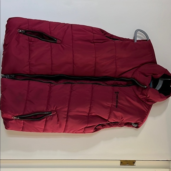 Berry colored Free Country puffer vest - Picture 1 of 5